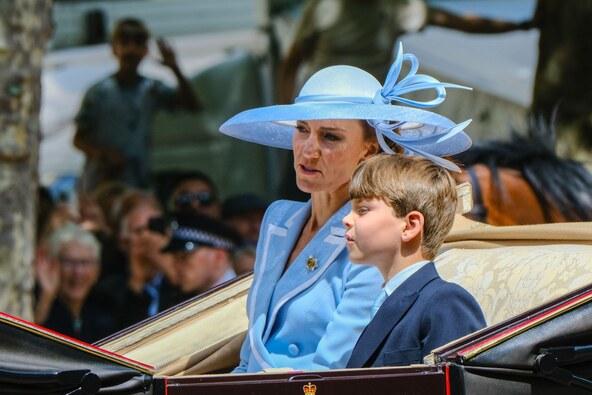 Kate Middleton sa sinom Louisom