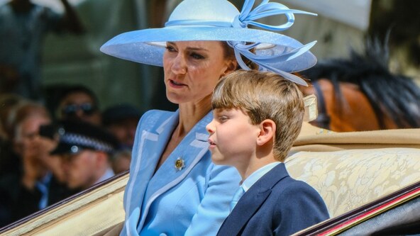 Kate Middleton sa sinom Louisom.jpg