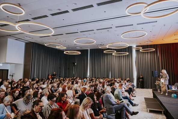 dm ženska konferencija (1).jpg