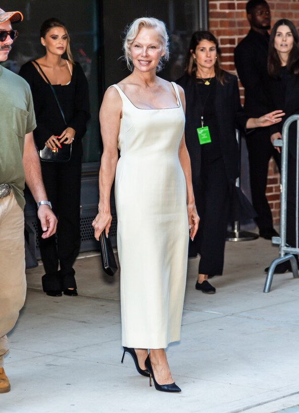 NYFW street style Pamela Anderson
