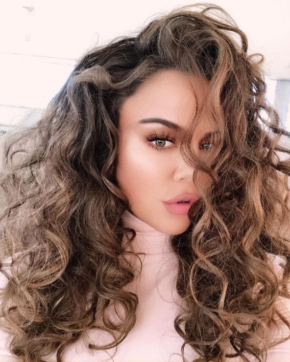 Khloe Kardashian izdužila ruke u Photoshopu