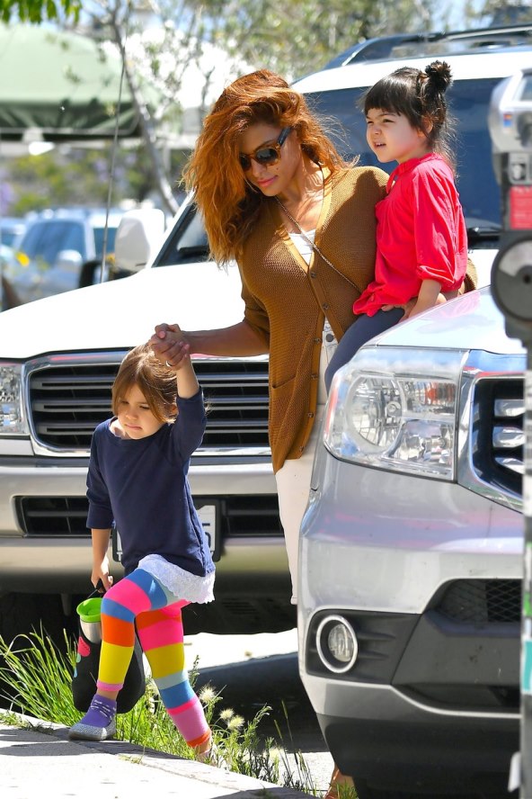 Eva Mendes s kćerkicama