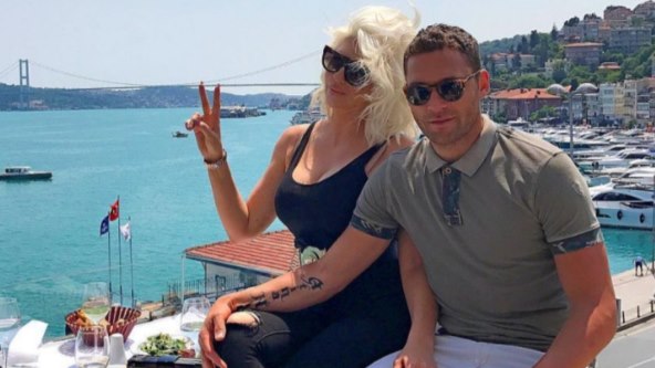 Jelena Karleuša i Duško Tošić su u braku od 2008.godine, a zajedno su dobili dvije kćeri