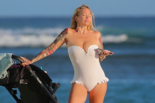 Jenna Jameson kao mama na plaži