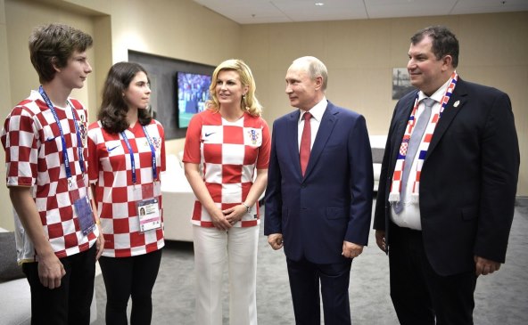 Obitelj Kitarović fotografirala se u Rusiji s Vladimirom Putinom