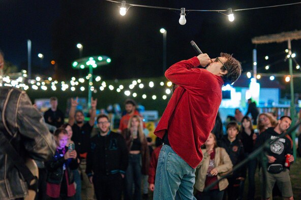Koncert benda Donkey Hot čiji je frontmen Vili Gobac