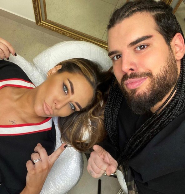 Adam Adaktar izgradio je uspješan biznis s obrvama