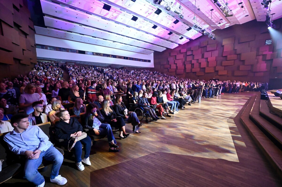 Magazin - Lisinski_RG (1).jpg