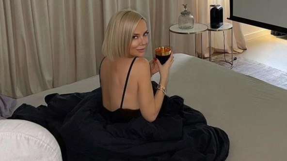 Maja Šuput u spavaćoj sobi