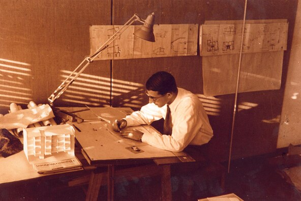 07_ÁLVARO SIZA_1952 ©António Menéres.jpg