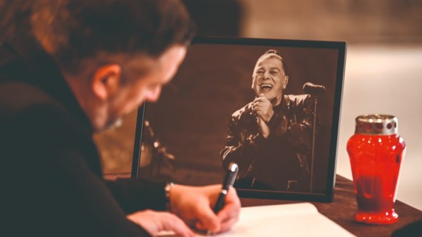 AKI RAHIMOVSKI (3).jpg