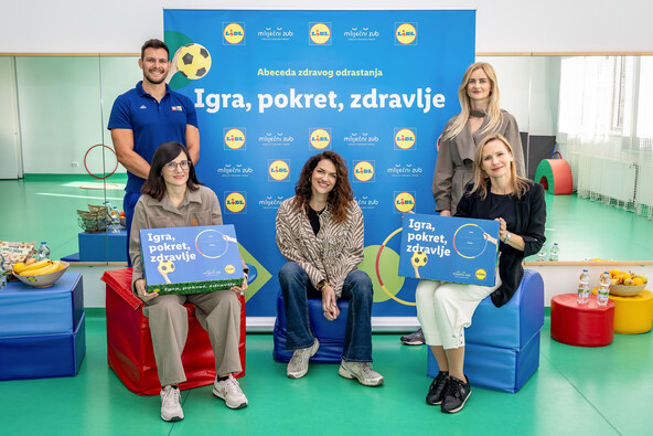 3_Petar Sabolčec, Daniela Kos, Maša Zibar, Lana Jugo, Sonja Hristovski.jpg
