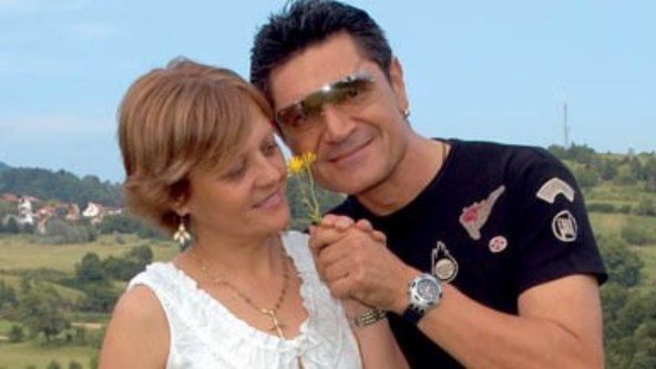 Jasmin Stavros i supruga uživaju u molitvi i šetnji