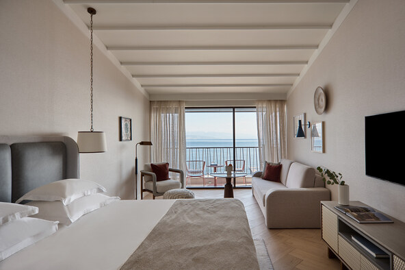 AP Grand 4 Opatijska Cvijeta Superior Family Room Sea View with Balcony (4).jpg