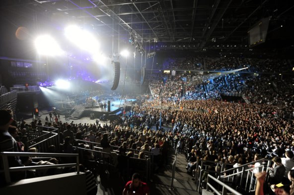 IVAN ZAK NAPUNIO ARENU! Brojne kolege stigle na koncert!