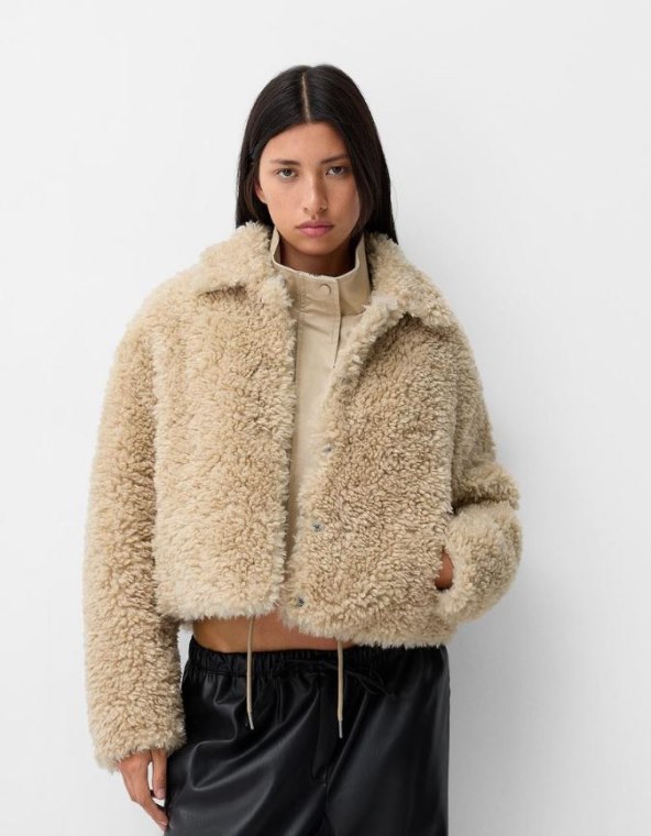 Trucker jakna od umjetnog janjećeg runa/ Bershka/ 45,99 €