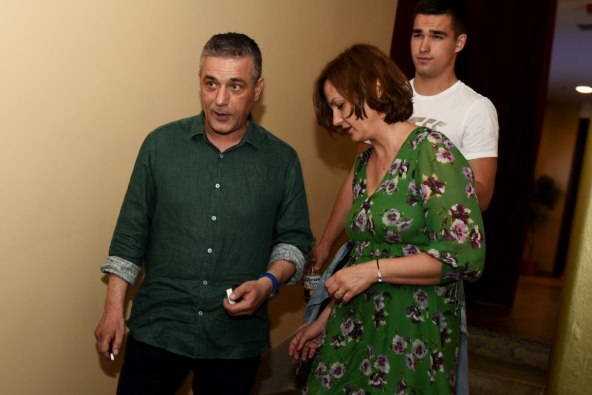 Igor Mešin sa suprugom i sinom na premijeri predstave.jpg