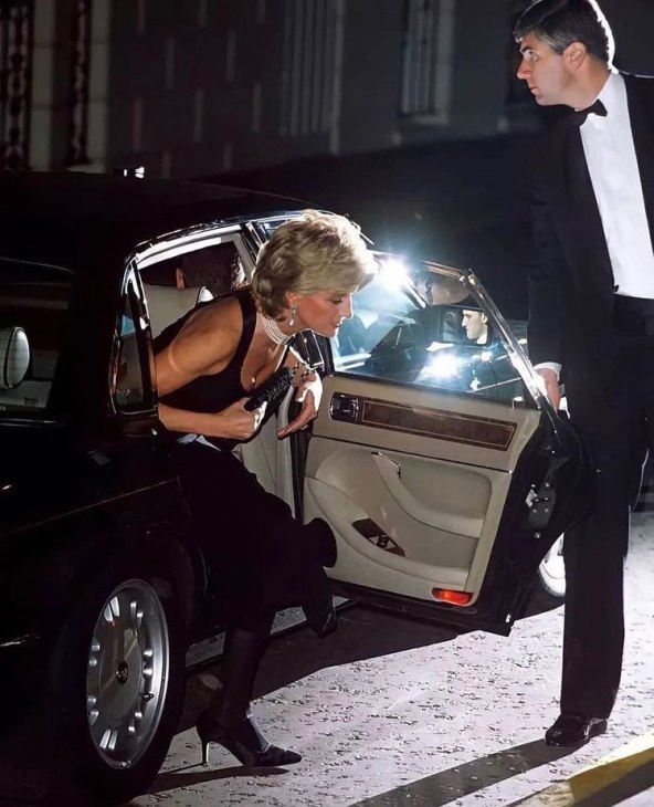 Princeza Diana željela je otkriti javnosti detalje iz kraljevske obitelji