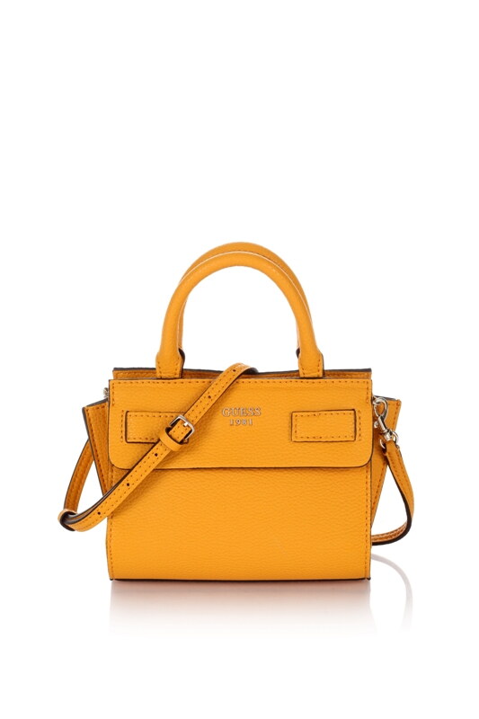 guess-predstavio-novu-accessorise-kampanju-zanimljiva-modna-igra