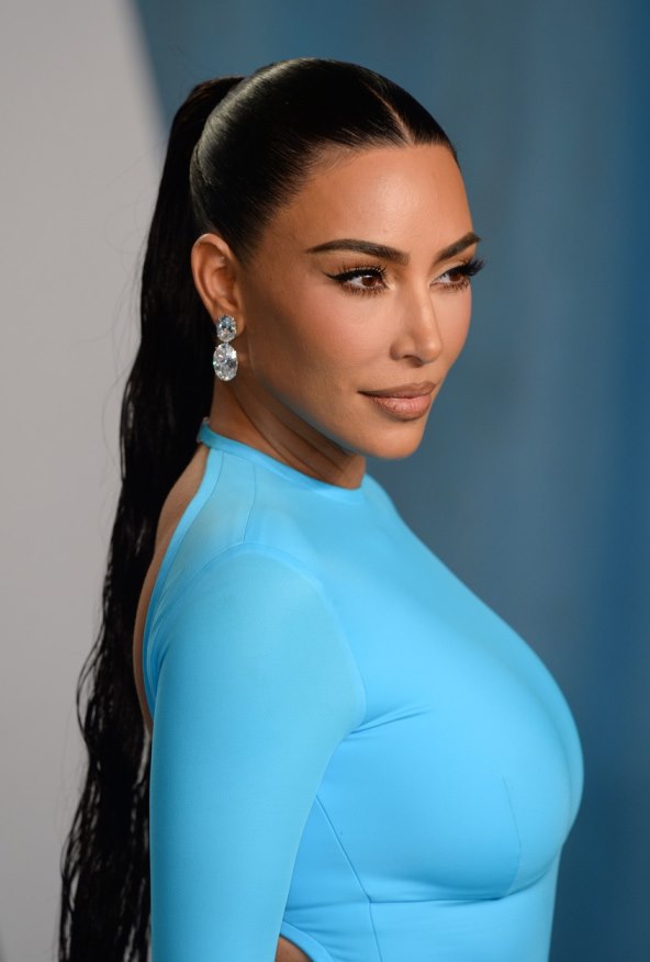 Kim Kardashian kupila je privjesak u obliku križa na aukciji