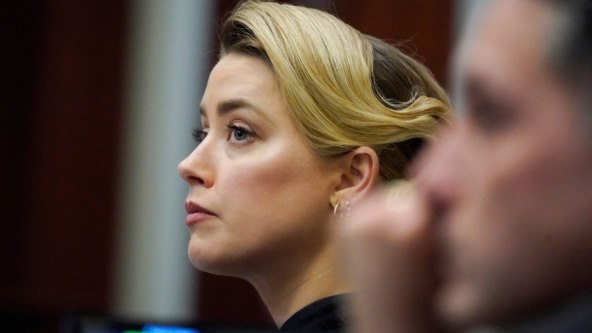 Amber Heard optužuje Johnnyja Deppa da je bio nasilan