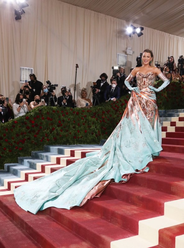 Blake Lively oduševila je stylingom za Met Galu