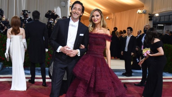 Adrien Brody i Georgina Chapman na Met Gali 2022.