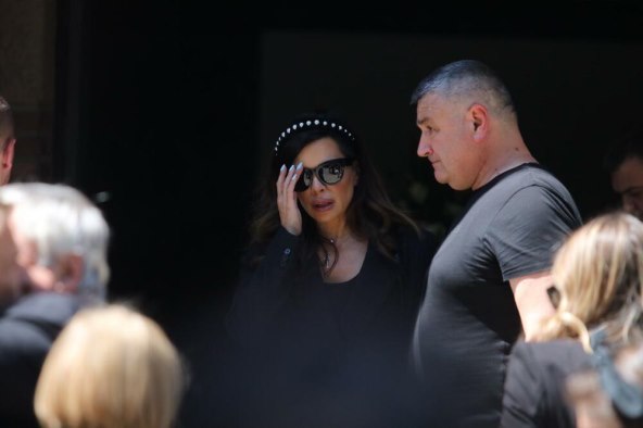 Miša Grof na sprovodu sina Vidoja Ristovića