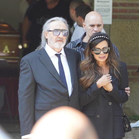 Nikolina Pišek i Miša Grof na Vidojevom sprovodu