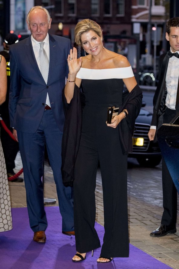 Kraljica Maxima u sličnoj kombinaciji kao Kate Middleton i Meghan Markle
