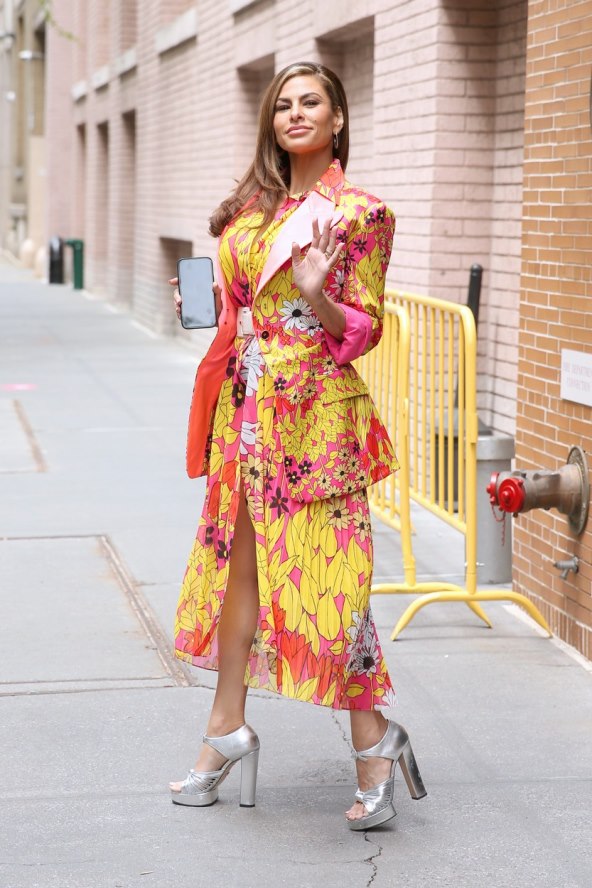 Eva Mendes u šarenom proljetnom izdanju u New Yorku