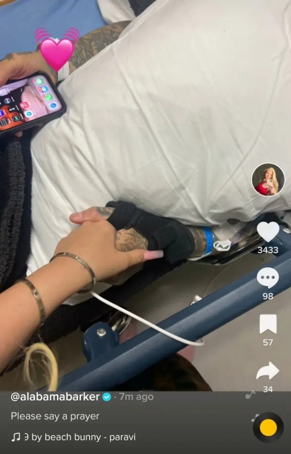Alabama Barker objavila fotografiju oca Travisa Barkera u bolnici