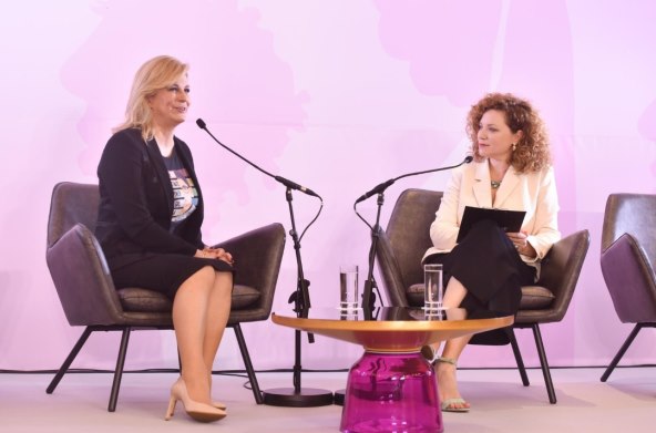 Kolinda Grabar-Kitarović u majici s likom poznate sutkinje američkog Vrhovnog suda Ruth Bader Ginsburg