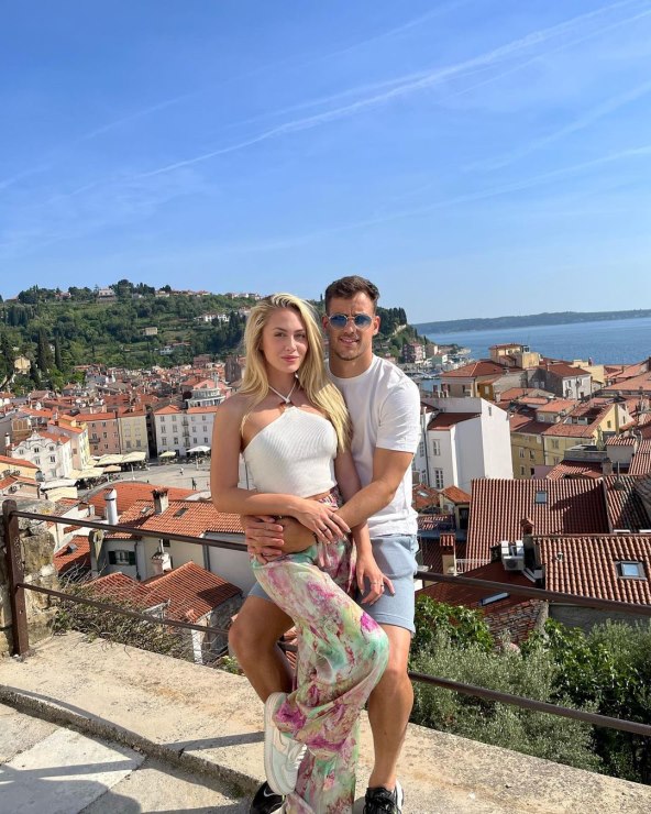Albina Grčić u vezi je s nogometašem Ivanom Ćalušićem