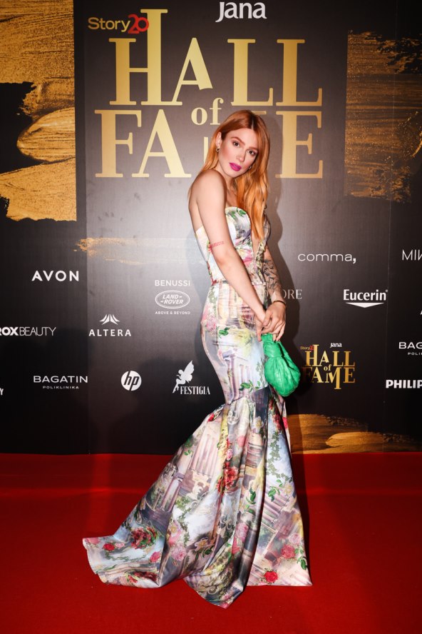 Paula Sikirić u vlastitoj kreaciji na Story Hall of Fameu