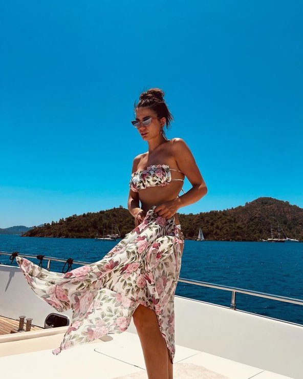 Demet Özdemir karijeru je započela sa 13 godina