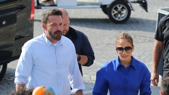 Ben Affleck s ljutitim izrazom lica u New Yorku