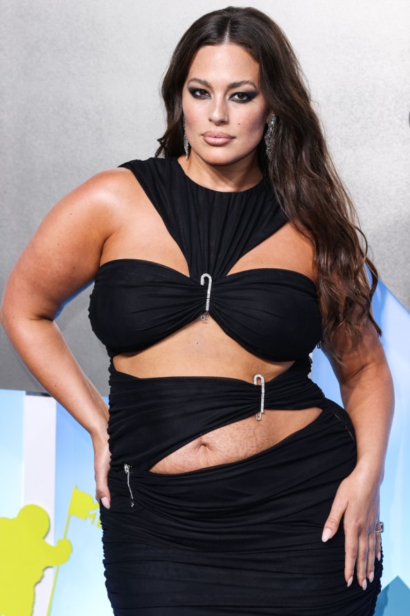 Ashley Graham pokazala strije na trbuhu
