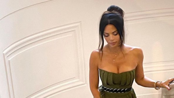 Nikolina Ristović pozirala u stanu