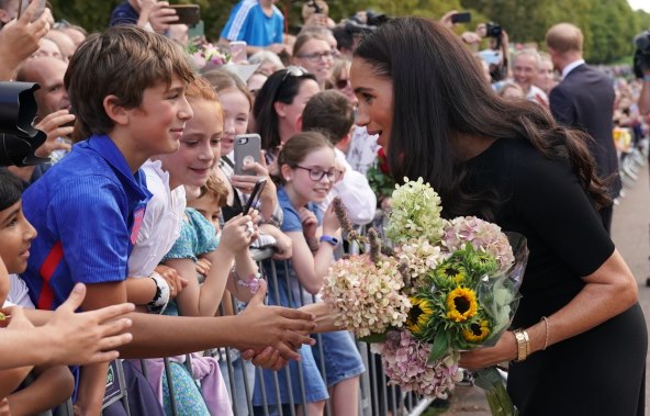 Meghan Markle pozdravljala je okupljene u Windsoru