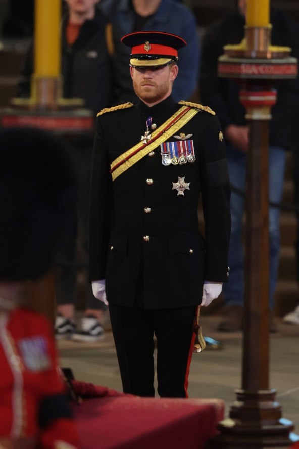 Princ Harry odao počast baki, kraljici Elizabeti II.