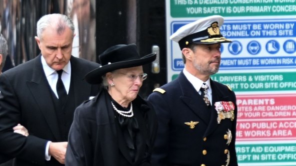 Princ Frederik i njegova majka kraljica Margrethe II.