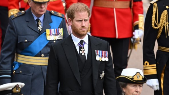 Princ Harry je dugo bio okrutan prema svojoj pomajci