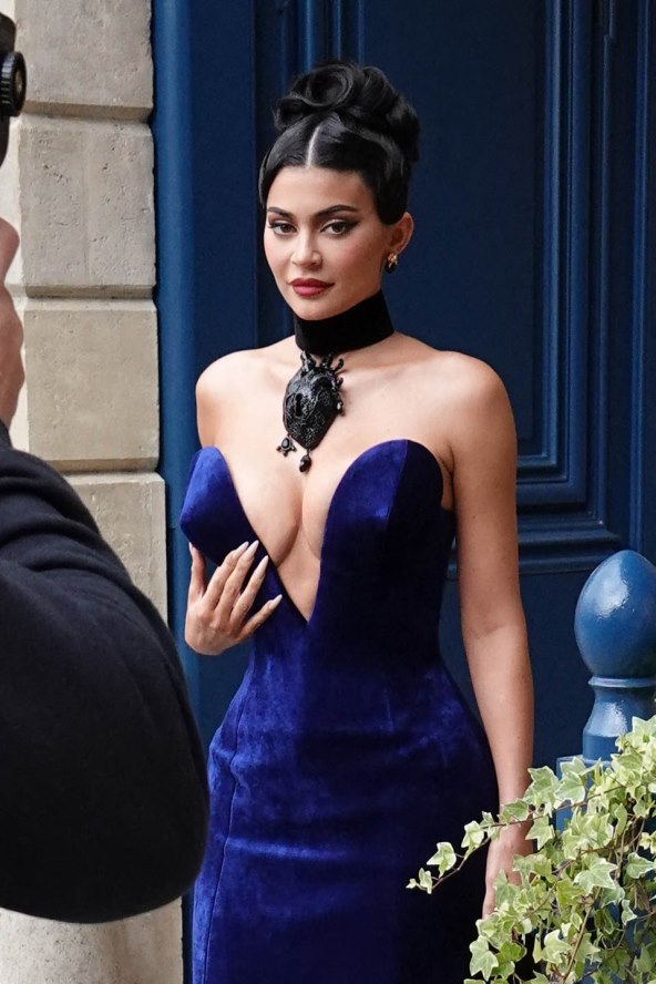 Kylie Jenner postarala se operacijama i šminkom