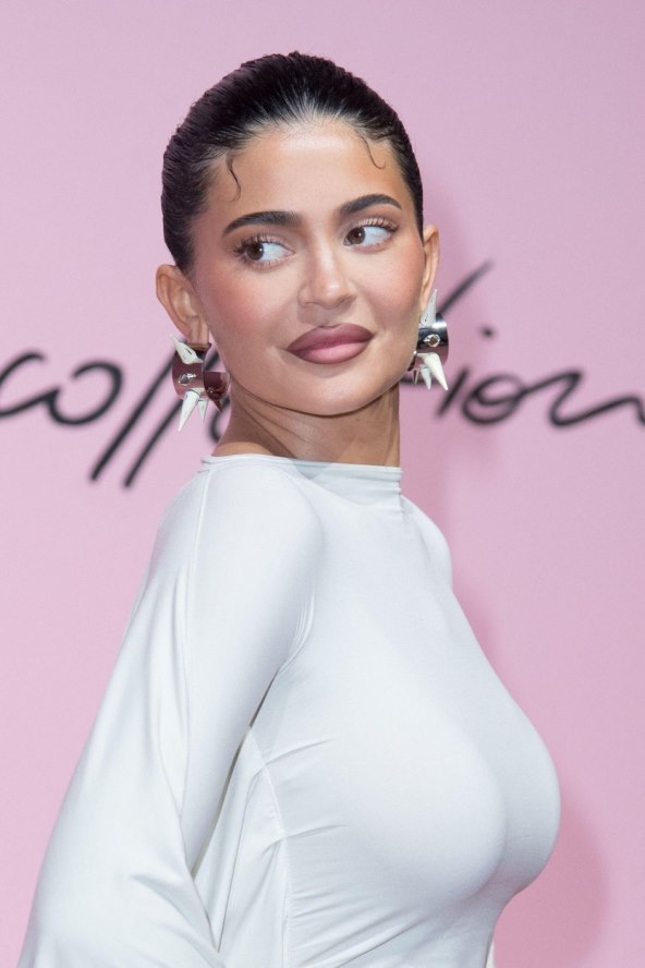 Što je Kylie Jenner radila s licem?