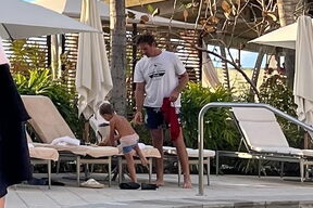 Armie Hammer na odmoru s djecom na Kajmanskim otocima