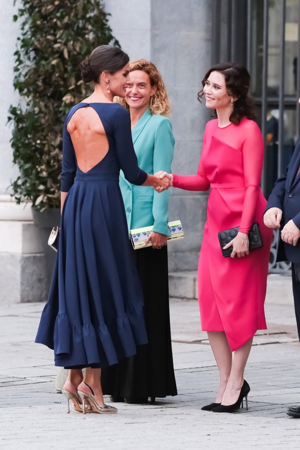 Kraljica Letizia u haljini s otvorenim leđima