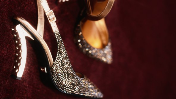 fw22_finerthings_goldenglam_w_radia_jetblack_0152.jpg
