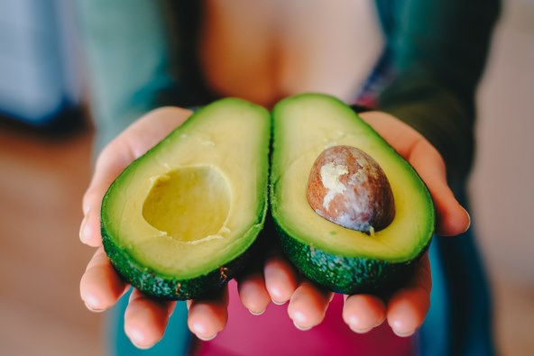 avocado-g51b5e9a3a_1920.jpg