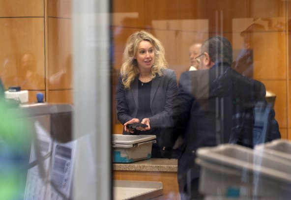 Elizabeth Holmes prije 15 godina zatvora